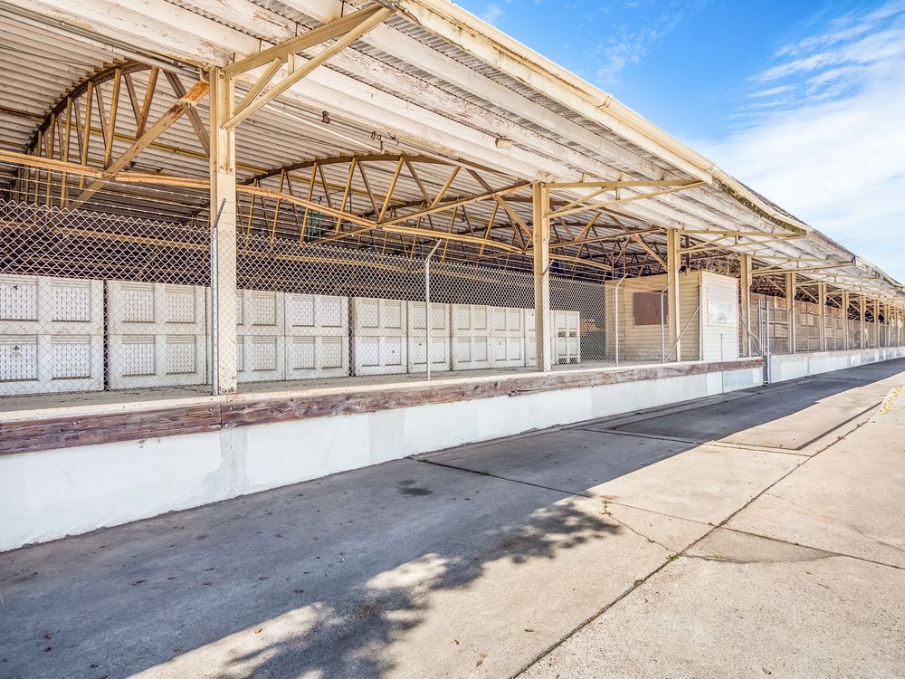 ±86,000 SF High Exposure Industrial Building on 2.42 Acres : 661 L St, Sanger, CA 93657